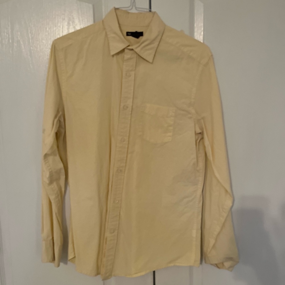 Gap button up, size medium, great condition $15